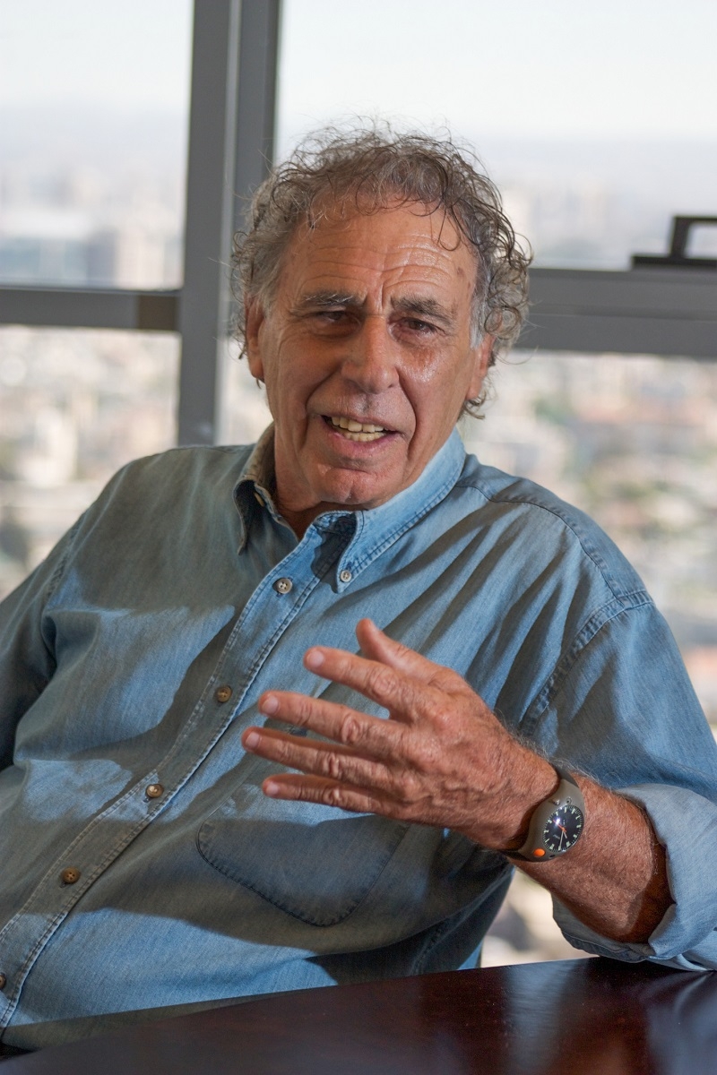 האדריכל ישראל גודוביץ, יוזם ומעניק הפרס