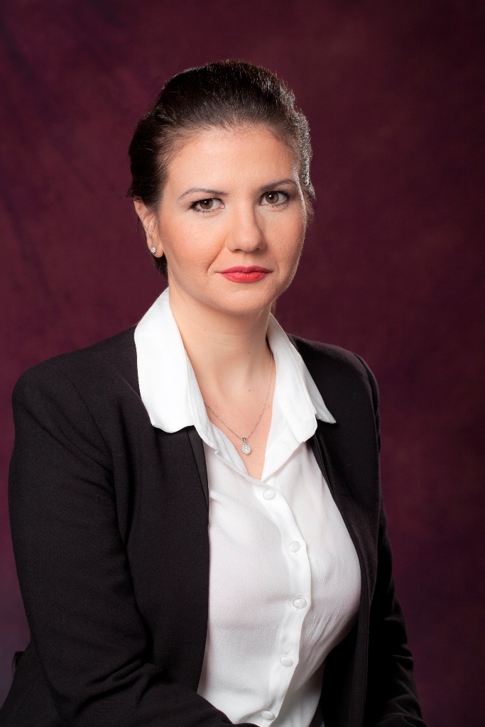 שירה נוחומוביץ היא עורכת דין בתחום דיני המשפחה והירושה ​