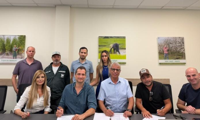 חתימת ההסכם הקיבוצי בחברת חיפה נגב טכנולוגיות. צילום: דוברות ההסתדרות