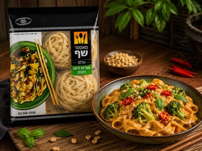 מקפיצים את הברוקולי ומוסיפים את מחית הקארי האדומה. צילום: יח״צ מאסטר שף