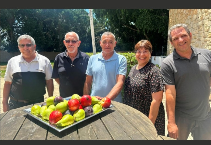 מימין לשמאל: שי גולני, אילנה דרור, ירון בלחסן, מוטי צמיר ואורי דורמן. קרדיט: ארגון מגדלי הפירות בישראל
