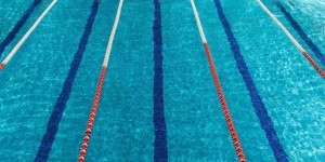 שחייה כאורח חיים: היתרונות הבריאותיים של פעילות במים