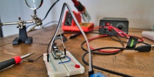 איך בוחרים מכונת הלחמה מקצועית לשימושי אלקטרוניקה ותעשייה? מכונת הלחמה