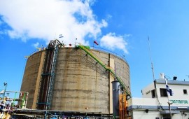 המשרד להגנת הסביבה תומך ב- 10.2 מלש"ח במחקרים במפרץ חיפה מיכל האמוניה בחיפה. צילום: מתן נעים