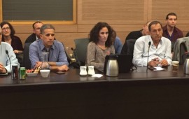 אורן עוזרד: "הממשלה מורחת את תושבי חוף הכרמל. אפשר להקים את אסדת הגז רחוק מהחוף" אורן עוזרד בדיון בכנסת על אסדת הגז והקונדנסט