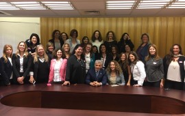 יאיר לפיד: "אני רוצה לראות יותר נשים בתפקידים בכירים" לפיד בפגישה עם נשות נבחרת הדירקטורים בכנסת