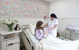 מדיניות "אפס הפרדה" בין האם לתינוק בבית החולים בילינסון אפס הפרדה בבית החולים בילינסון. צילום: בנימין אדם