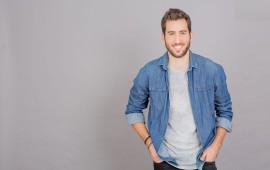 זוכרים ושרים בערב יום הזיכרון לשואה ולגבורה - עמיר בניון, לאה שבת ועוד אדיר גץ. צילום: תומר בן אבי