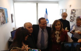 השר קרא למשפחת אזריה: המערכות השתגעו לחלוטין אסור לנו להתבלבל השר איוב קרא אירח את משפחת אזריה בלשכתו