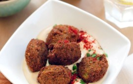 מתכון להכנת פלאפל בייתי - באדיבות החומוסייה של זרזיר כרמי יוסף פלאפל בחומוסייה של זרזיר כרמי יוסף. צילום: פאולין שובל