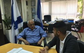 החזון של מוטי ששון: פרוייקט "לו הייתי ראש עיר" משלב בני נוער בתפקידים בכירים בעירייה במשך שבוע צילום: אורן סניה