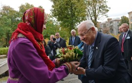 נשיא המדינה נאם בפני הפרלמנט האוקראיני במלאת 75 שנים לטבח בבאבי יאר הנשיא ריבלין באוקראינה בטקס הנחת הזר בקבר החייל האלמוני. צילום: חיים צח/ לע