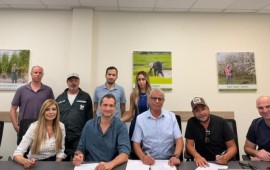 הסכם קיבוצי חדש לעובדי חיפה נגב טכנולוגיות: תוספות שכר, יציבות תעסוקתית והרחבת תקציב הרווחה חתימת ההסכם הקיבוצי בחברת חיפה נגב טכנולוגיות. צילום: דוברות ההסתדרות
