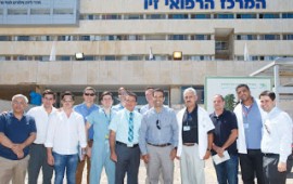 ג'ורג' פ. בוש ביקר היום במרכז הרפואי זיו בצפת בליווי פמליית אנשי עסקים מטקסס בתמונה ג'ורג' פרסקוט בוש עם פמליית אנשי עסקים מטקסס בביקורו בביה