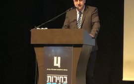 הבטחת הבחירות של משה גפני לענף היהלומים בפאנל הבחירות של הענף: "לא נישאר על שיעור מס של 24%" ערן זיני(צילום: יח