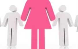 יום האשה בת"א: אדיר מילר, שלום חנוך ודנה ברגר על הבמה