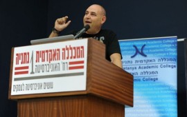 צביקה הדר פותח אש: "מכוכב נולד זוכרים את נינט - מ"דה ווייס" את אביב גפן"