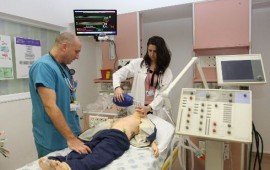 טיפול נמרץ ילדים ברמב"ם מציג: הבובה שמצילה חיים