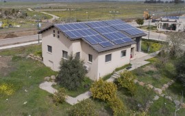 חברת SUNTECH הסינית תספק את הפנאלים הסולאריים לחוות הפוטו-וולטאיות שבדרום הארץ בסכום של בסכום של למעלה מ 9 מיליון דולר אנרפוינט - קרדיט צילום - מירו מדיה