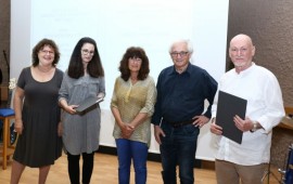 פרס ס.יזהר הוענק השנה לפרופ' אבידב ליפסקר על ספרו "מחשבות על עגנון, וד"ר רחל אלבק-גדרון על ספרה "השלישי האפשרי: מחקר מונוגרפי על עבודתו של יואל הופמן" מימין פרופ' ומשפחתו של ס. יזהר דב אלבקדורדון ופרופ מיכל סלר נשיאת מכללת לוינסקי