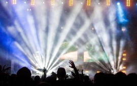 מתקני תצוגה להופעות מוזיקליות – עולם של הפקה עיצובית מושלמת הפקה מוזיקלית