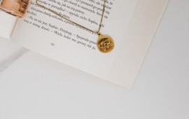 כל מה שצריך לדעת על רכישת שרשרת זהב קרדיט לתמונה: pexels