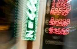 איך לבחור מערכת שילוט דיגיטלי מתקדמת לעסק שלך ב-2025? קרדיט תמונה FREEPIK