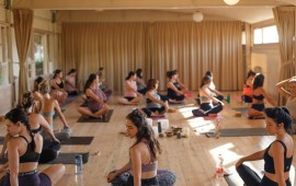 ריטריט יוגה פליי סטייל בוטיק