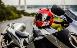 טיפים לרכישת קסדה לאופנוע קרדיט: freepik