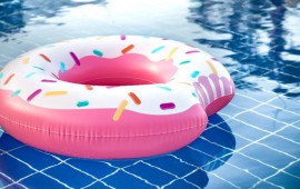 מתנפחים לבריכה שישדרגו לכם את המסיבה קרדיט לתמונה Freepik